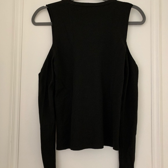 Small Black Zara blouse - Picture 2 of 3